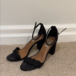 Steve Madden Black Scalloped Heels